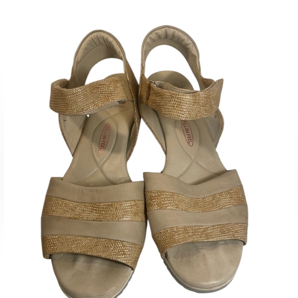 Amalfi by Rangoni Cream & Gold Leather Wedge Sandal Made in Italy Size 9 N EUC